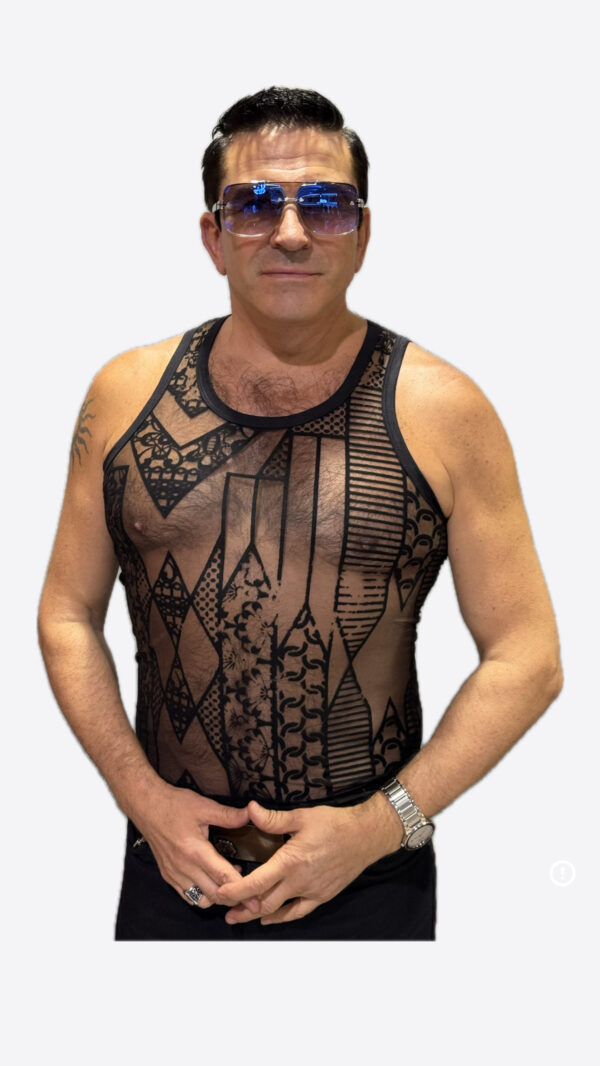 Hihaton_paita_084 Miesten hihaton Musta verkkopaita. Black tank top. Verkkopaita TOMMY DOOYAO A 5506 YKSITYISKOHDAT Päheä hihaton verkkotoppi. Rento hihaton verkkokangas paita. Unisex malli ja suora leikkaus. Istuva ja joustava malli, joka on valmistettu mukavasta materiaalista. Pyöreä kaula-aukko. Tämä Hihaton verkkokangas paita hyvin venyvä. Huom: Normaali malli. Malli: Slim fit Color: Black Materiaali: 100 % Polyamide Tilaa paketti kotiin ja sovita kaikessa rauhassa! Kyseessä on aina 14 päivän avokauppa, ja palautusoikeus.